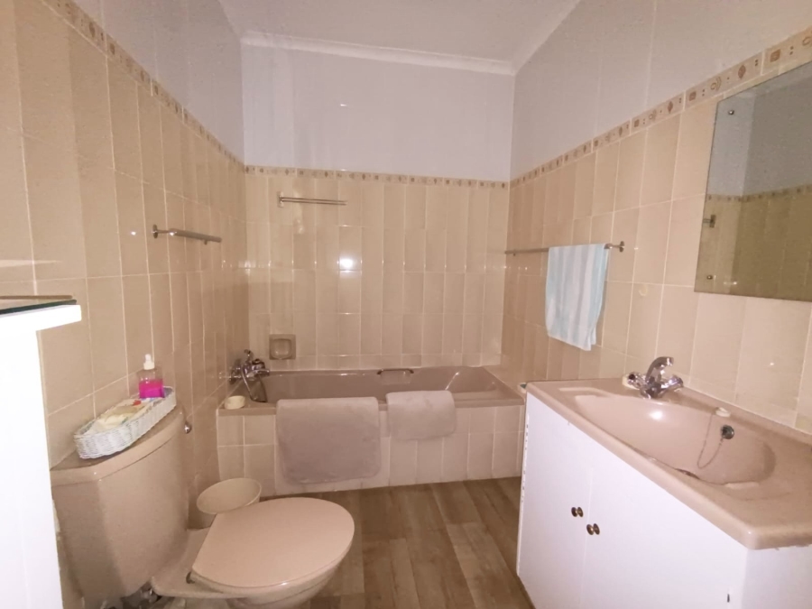 To Let 3 Bedroom Property for Rent in Lionviham Western Cape